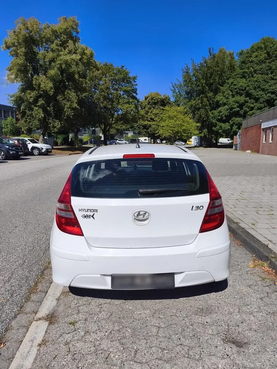 Gebraucht Hyundai i30 109 PS (80 kW) 2011 Weiß Kleinwagen
