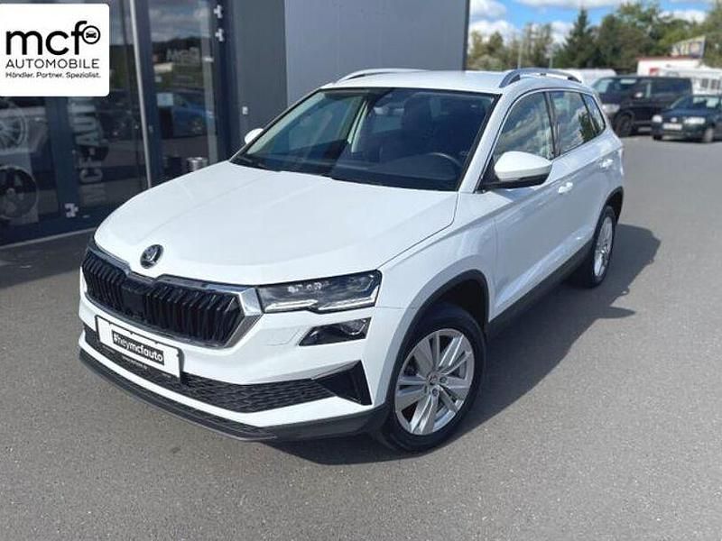 Weiß Gebraucht 2024 Skoda Karoq Style SUV | 29.190 € (Guter Preis) - Bild 1/4