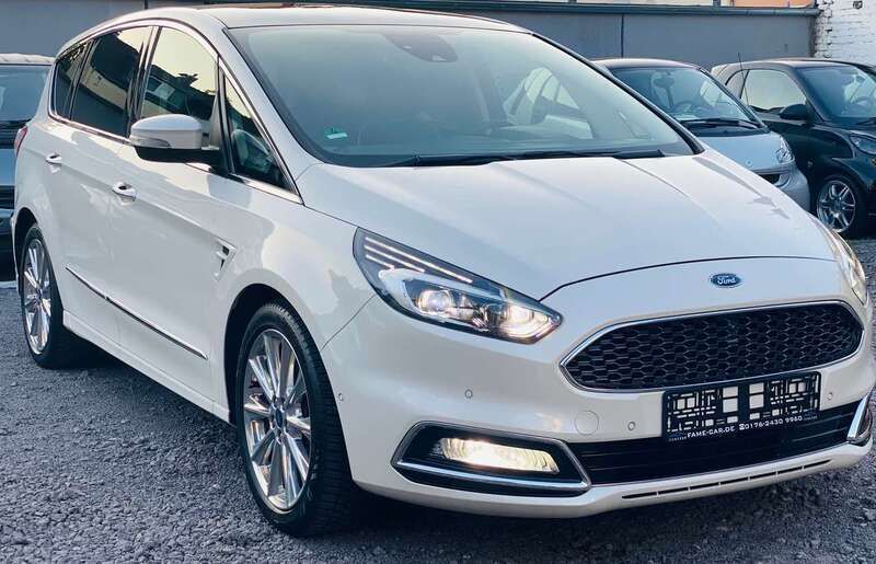 Arktisweiß (metallic) Gebraucht 2018 Ford S-MAX Vignale Van / Kleinbus | 28.000 € - Bild 1/4