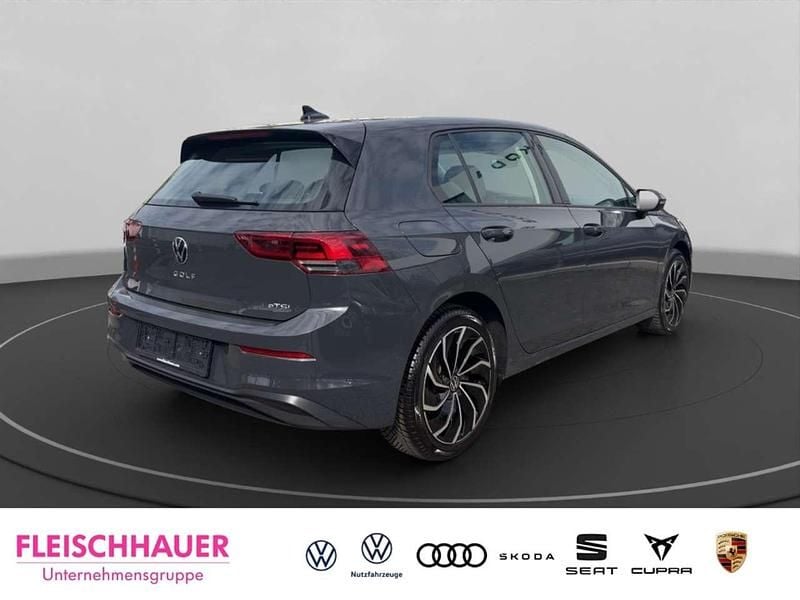 Gebraucht VW Golf VIII Life 150 PS (110 kW) 2023 Grau Limousine