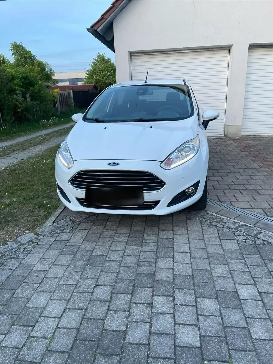 Gebraucht Ford Fiesta 125 PS (91 kW) 2017 Weiß Kleinwagen