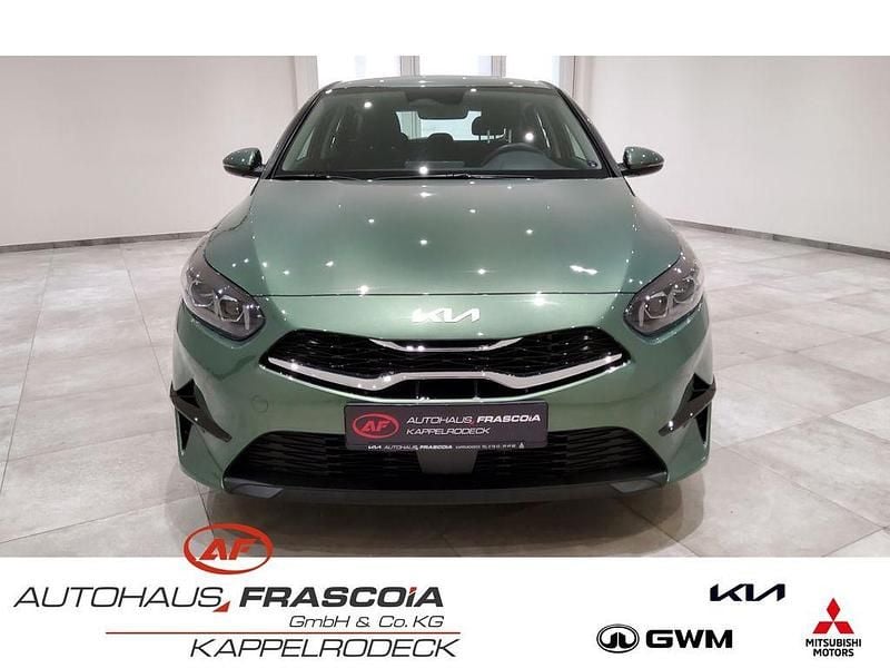 Gebraucht Kia Ceed Spirit 140 PS (102 kW) 2025 Grün Kleinwagen