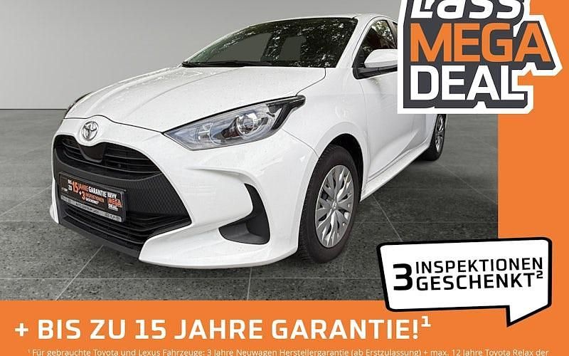 Weiß Gebraucht 2023 Toyota Yaris Comfort Limousine | 13.980 € (Fairer Preis) - Bild 1/4