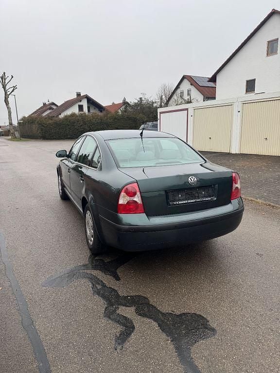 Gebraucht VW Passat Basis 116 PS (85 kW) 2004 Grün Limousine