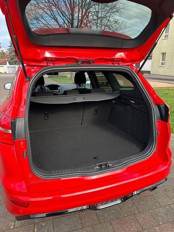 Gebraucht Ford Focus ST-Line 150 PS (110 kW) 2017 Rot Kombi