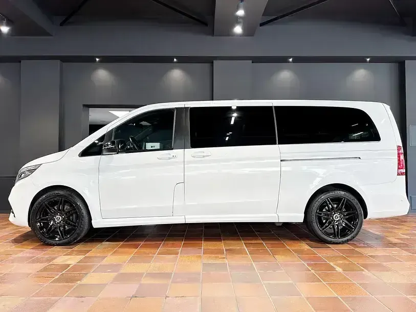 Gebraucht Mercedes V300 AMG line 237 PS (174 kW) 2022 Bergkristallweiß metallic mb 9 Van / Kleinbus
