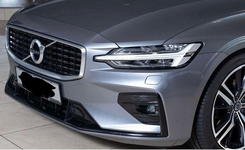 Gebraucht Volvo S60 R-Design 190 PS (139 kW) 2020 Grau Limousine