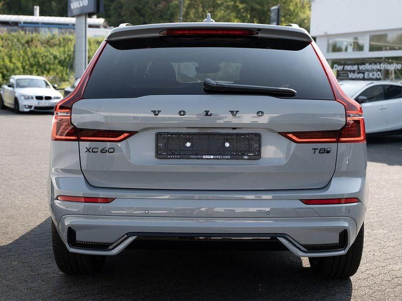 Neu Volvo XC60 Plus 455 PS (334 kW) 2025 Vapour grey SUV