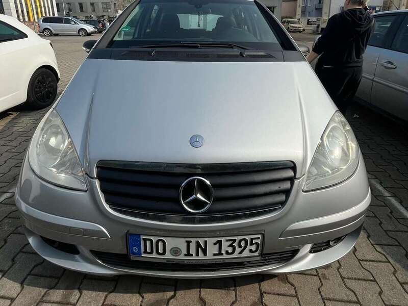 Gebraucht 2005 Mercedes 180 Elegance Limousine | 2.700 € - Bild 1/4