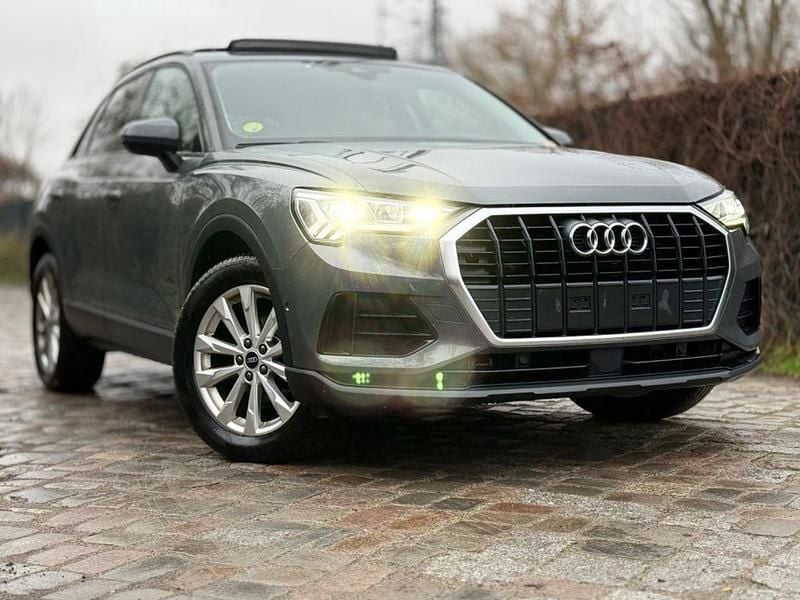 Grau Gebraucht 2021 Audi Q3 Basis SUV | 22.999 € (Superpreis) - Bild 1/4