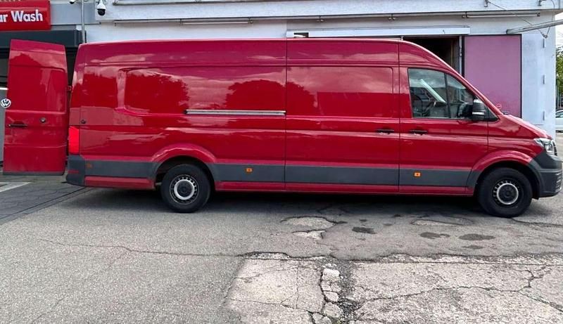 Gebraucht VW Crafter R 177 PS (130 kW) 2020 Kirschrot Van