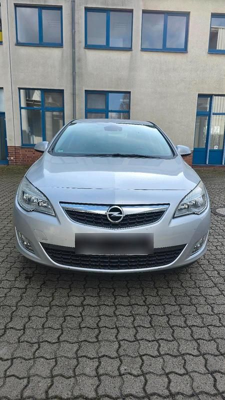 Gebraucht Opel Astra 101 PS (74 kW) 2011 Grau Limousine