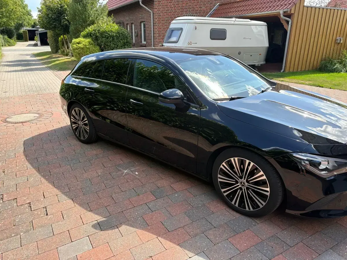 Gebraucht Mercedes CLA200 Shooting Brake 150 PS (110 kW) 2022 Schwarz Kombi