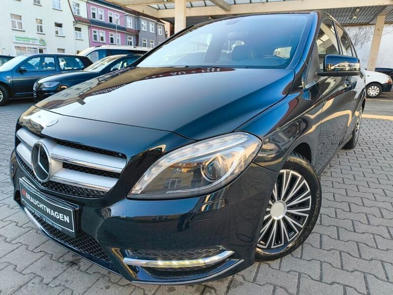 Schwarz Gebraucht 2014 Mercedes B180 Van / Kleinbus | 15.980 € (Fairer Preis) - Bild 1/4
