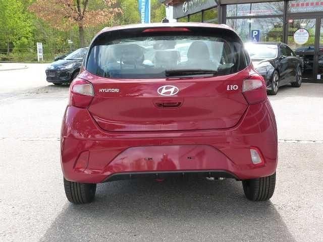 Neu Hyundai i10 Comfort 84 PS (61 kW) 2025 Rot Kleinwagen