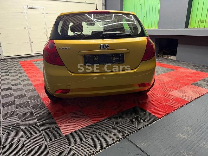 Gebraucht Kia Ceed 109 PS (80 kW) 2009 Gelb Kleinwagen