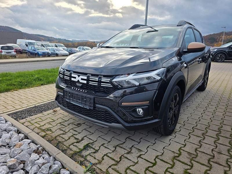 Schwarz Neu 2025 Dacia Sandero Extreme Limousine | 21.990 € - Bild 1/4