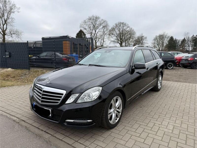 Schwarz Gebraucht 2012 Mercedes E300 Kombi | 9.990 € (Etwas zu teuer) - Bild 1/4