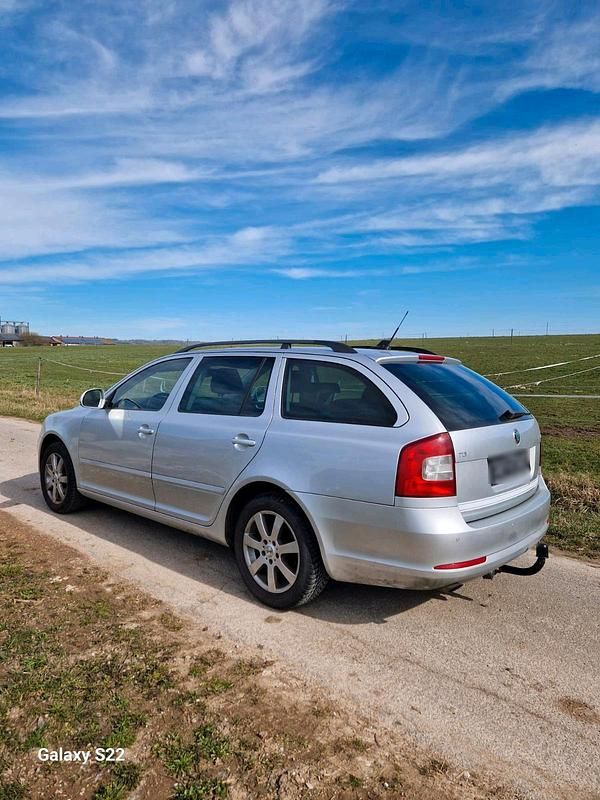 Gebraucht Skoda Octavia 105 PS (77 kW) 2012 Silber Kleinwagen