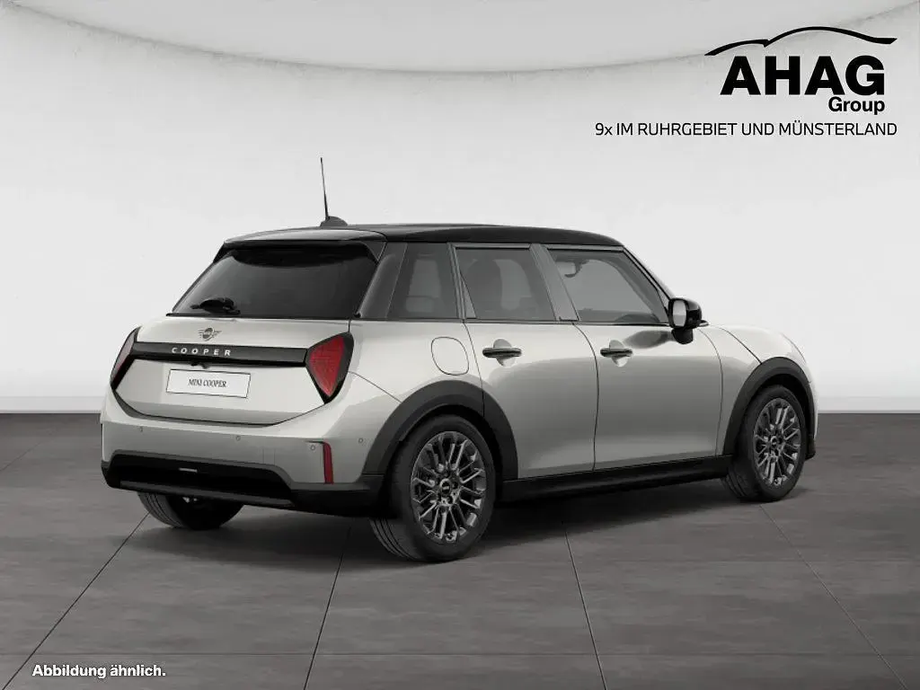 Używany Mini Cooper 114 kW (156 KM) 2025 Czarny Hatchback