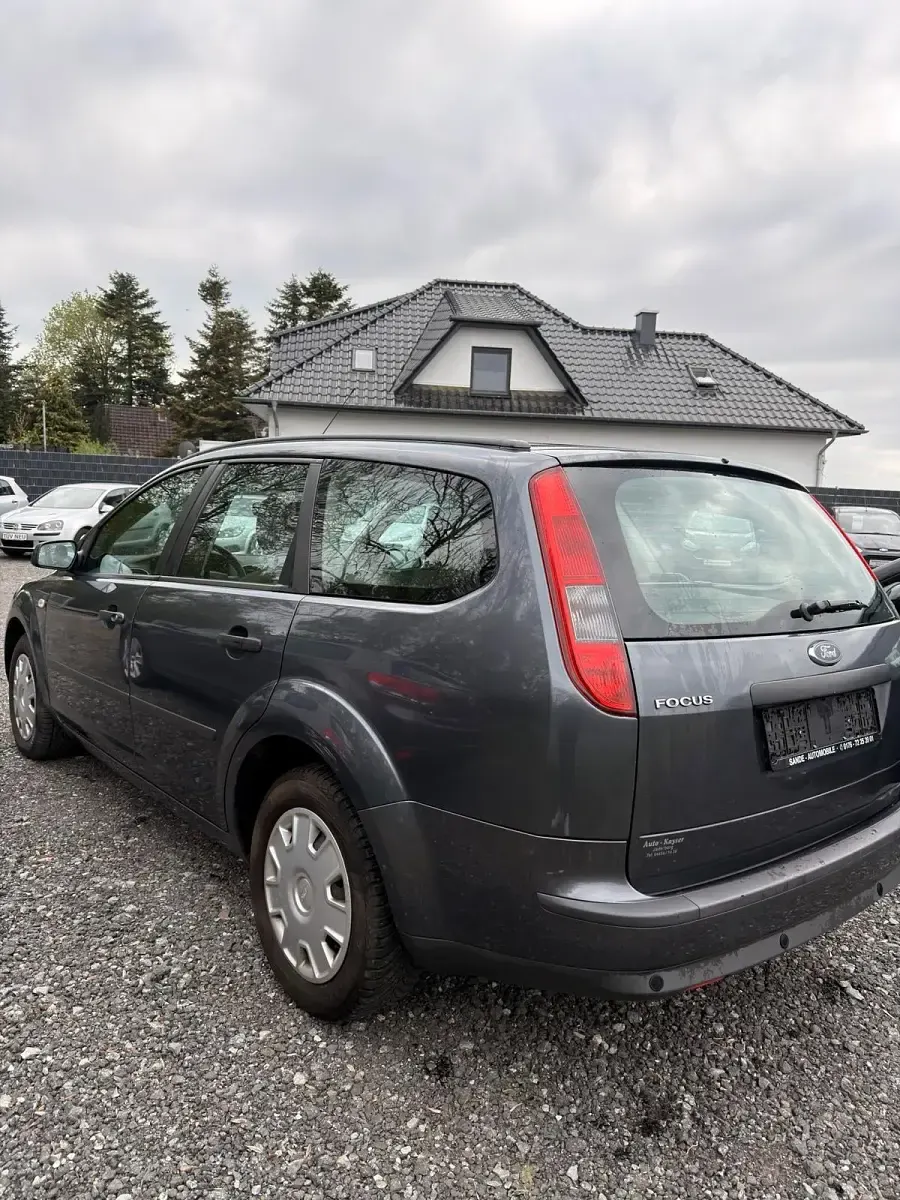 Używany Ford Focus 101 KM (74 kW) 2005 Szary Kombi