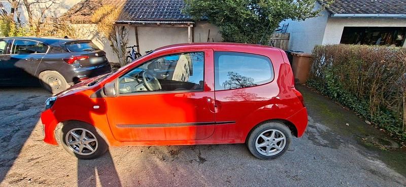 Second-hand Renault Twingo 75 CP (55 kW) 2010 Roșu Hatchback