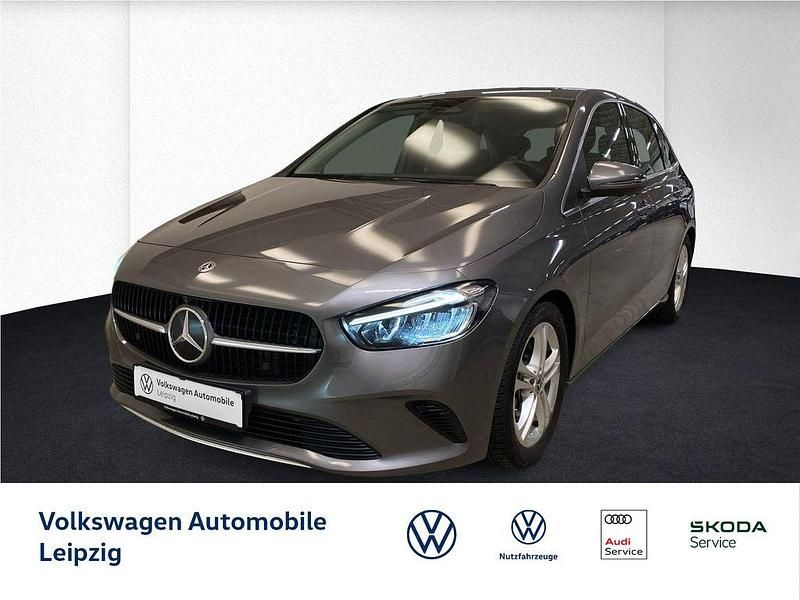 Grau Gebraucht 2023 Mercedes B180 Advanced Van / Kleinbus | 29.930 € (Guter Preis) - Bild 1/3