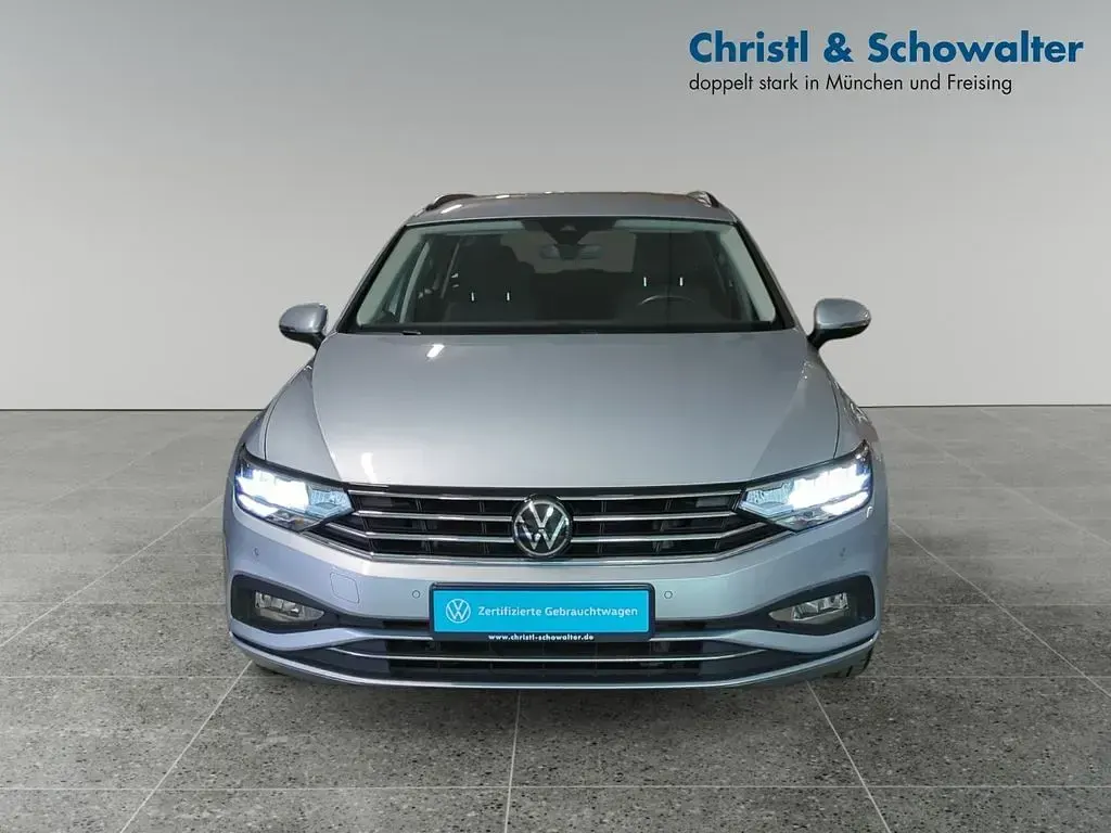 Gebraucht VW Passat Business 150 PS (110 kW) 2023 Scale silver metallic Kombi