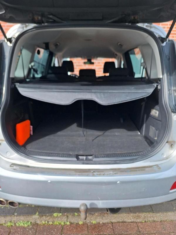 Second-hand Mazda 5 2010 Argintiu Monovolum