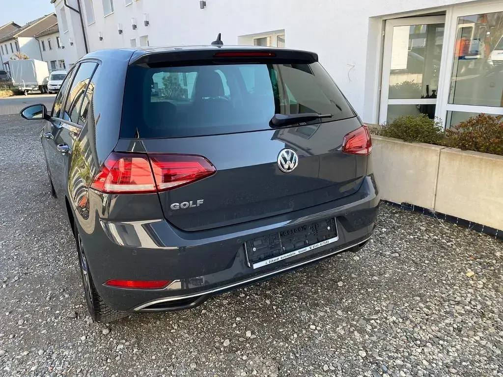 Używany VW Golf VII Join 86 KM (63 kW) 2018 Szary Sedan/Limuzyna