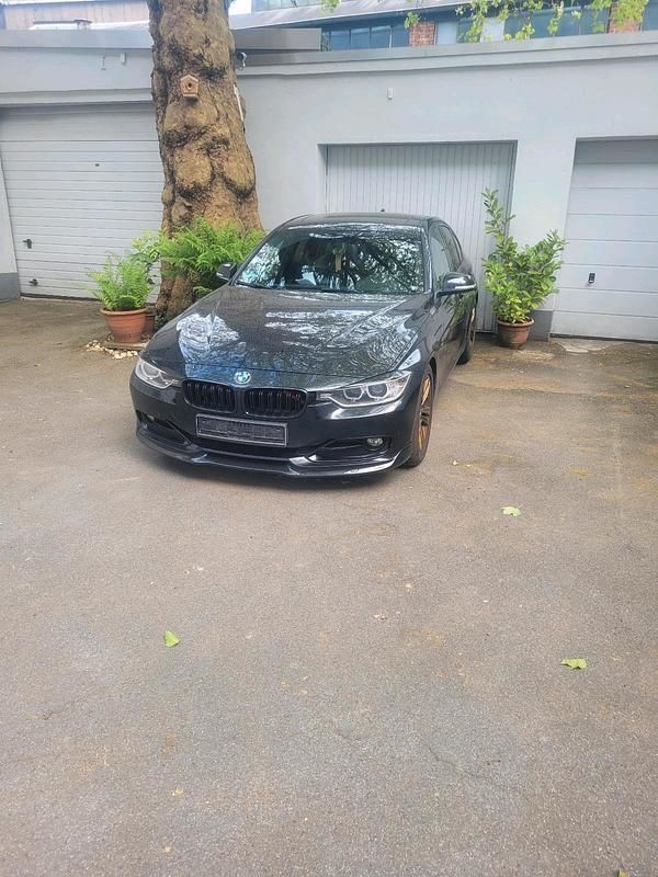 Schwarz Gebraucht 2015 BMW 318 Sport Line Limousine | 8.500 € (Fairer Preis) - Bild 1/4
