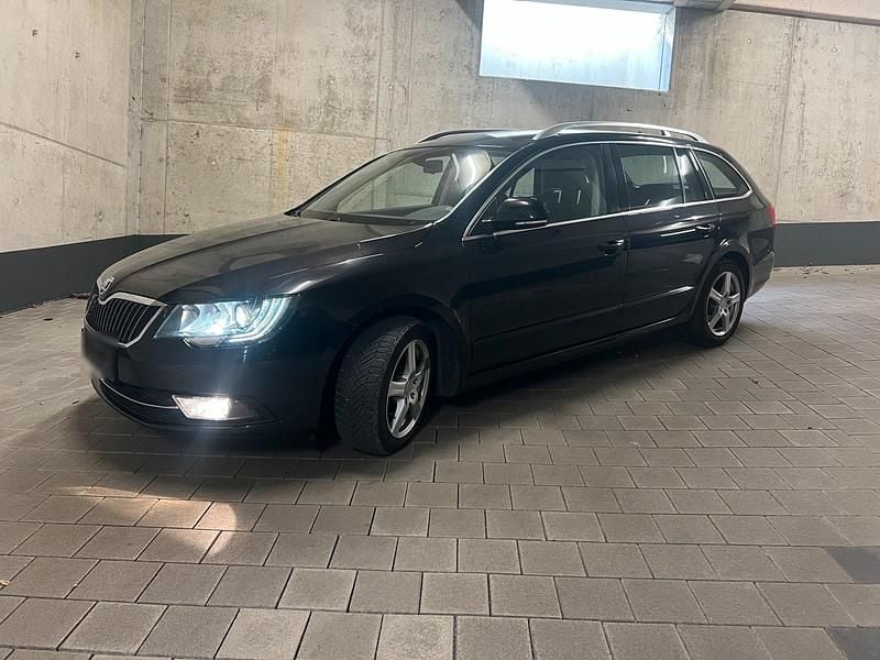 Gebraucht Skoda Superb 140 PS (102 kW) 2014 Schwarz Kombi