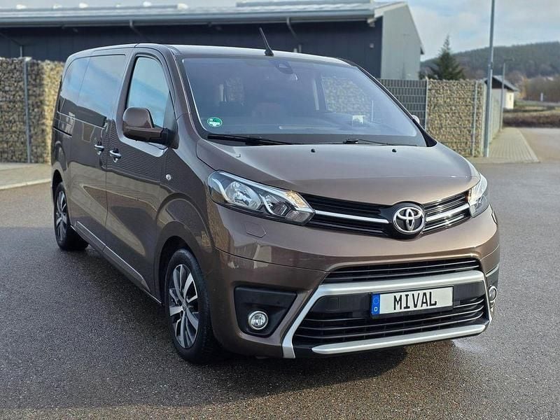 Gebraucht Toyota Proace 177 PS (130 kW) 2017 Braun Van / Kleinbus