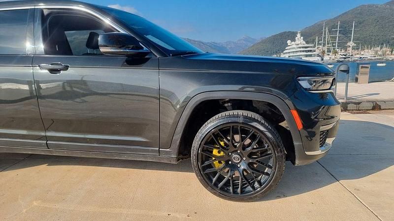 Schwarz Gebraucht 2022 Jeep Grand Cherokee Limited SUV | 43.899 € (Fairer Preis) - Bild 1/4