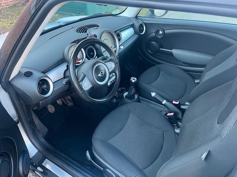 Usado Mini Cooper 120 HP (88 kW) 2007 Prateado Citadino