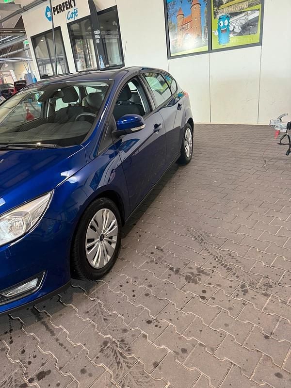 Gebraucht Ford Focus 101 PS (74 kW) 2016 Blau Kleinwagen
