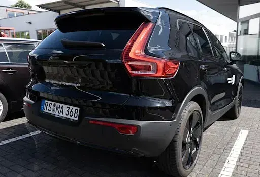 Gebraucht Volvo XC40 Plus 163 PS (119 kW) 2025 Onyx schwarz SUV