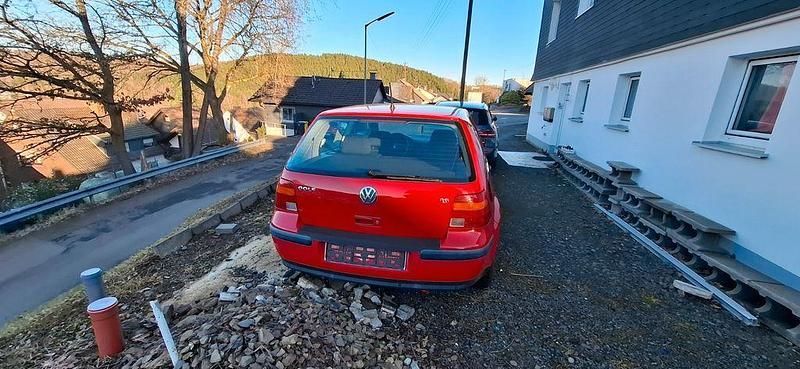 Gebraucht VW Golf IV Basis 101 PS (74 kW) 2000 Rot Limousine