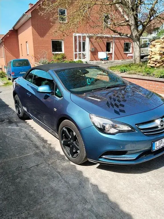 Second-hand Opel Cascada Edition 140 CP (102 kW) 2016 Albastru Cabrio