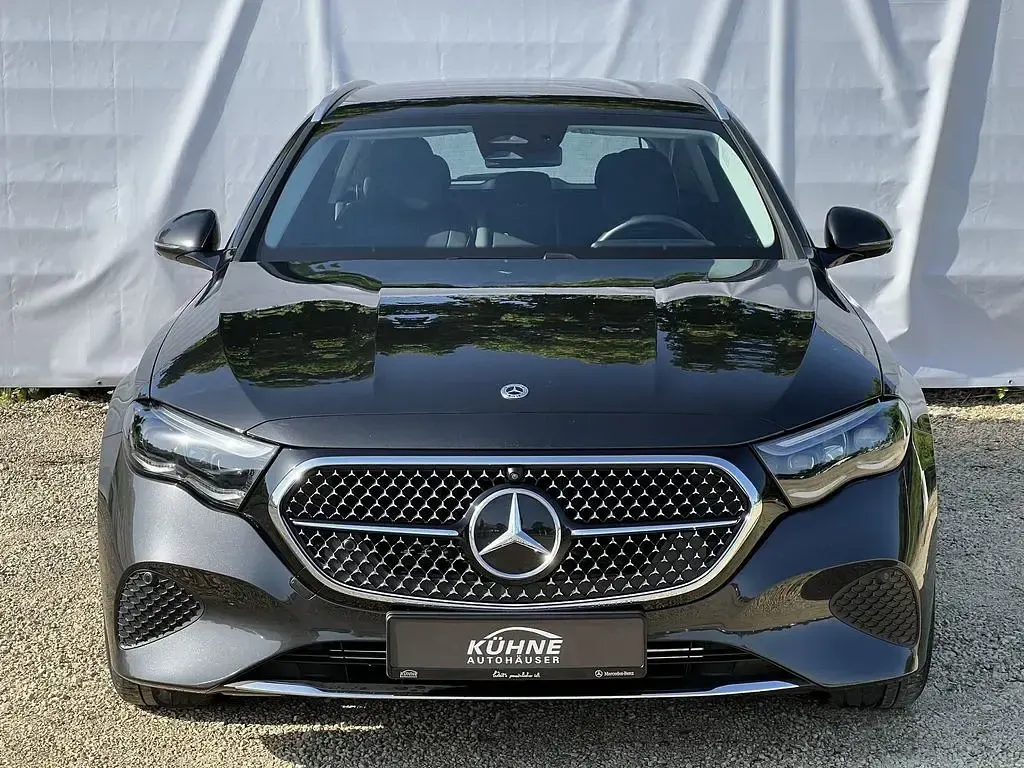 Gebraucht Mercedes E300 Avantgarde 313 PS (230 kW) 2024 Grau Limousine