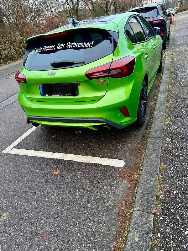 Andere farben Gebraucht 2025 Ford Focus ST Limousine | 41.000 € (Teuer) - Bild 1/3