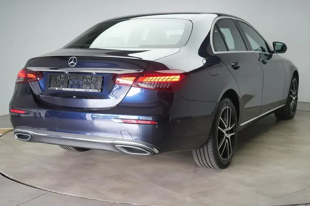 Gebraucht Mercedes E400 330 PS (242 kW) 2021 Blau Limousine