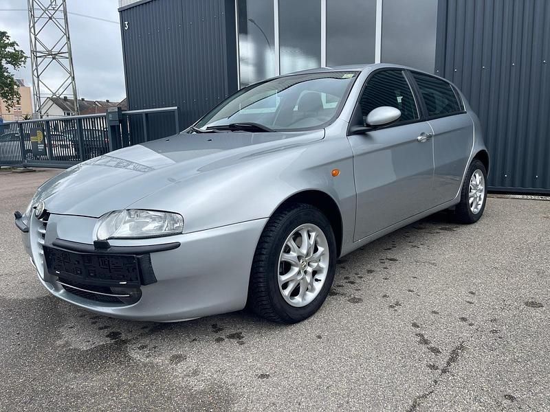 Grau Gebraucht 2003 Alfa Romeo 147 Kleinwagen | 3.150 € (Teuer) - Bild 1/4