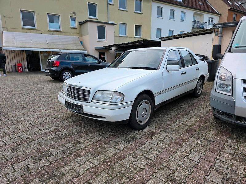 Weiß Gebraucht 1994 Mercedes C180 Elegance Limousine | 1.600 € - Bild 1/4