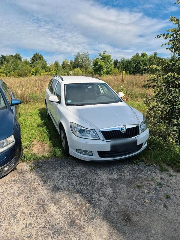 Weiß Gebraucht 2012 Skoda Octavia Kombi | 7.200 € (Superpreis) - Bild 1/1