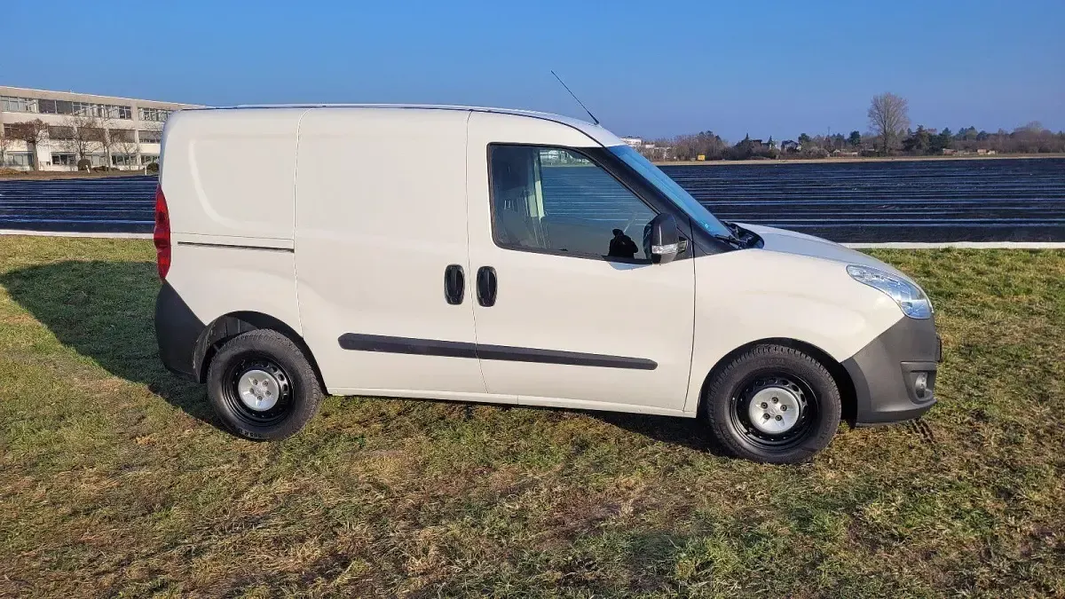 Używany Opel Combo 90 KM (66 kW) 2015 Biały Minivan