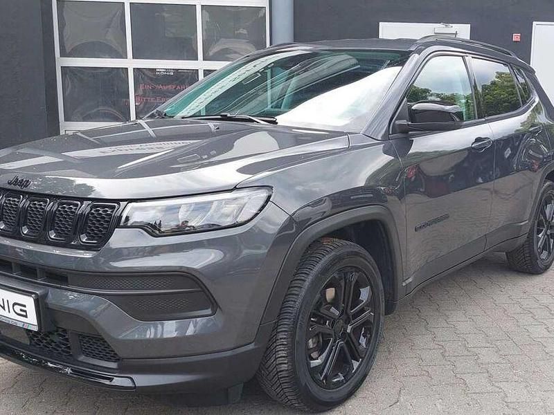 Grau Gebraucht 2023 Jeep Compass Night Eagle SUV | 29.776 € (Fairer Preis) - Bild 1/4