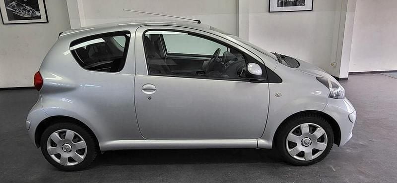 Silber Gebraucht 2008 Toyota Aygo Kleinwagen | 2.990 € (Etwas zu teuer) - Bild 1/4