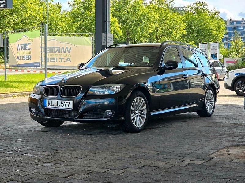 Schwarz Gebraucht 2009 BMW 320 Kombi | 3.590 € (Superpreis) - Bild 1/4