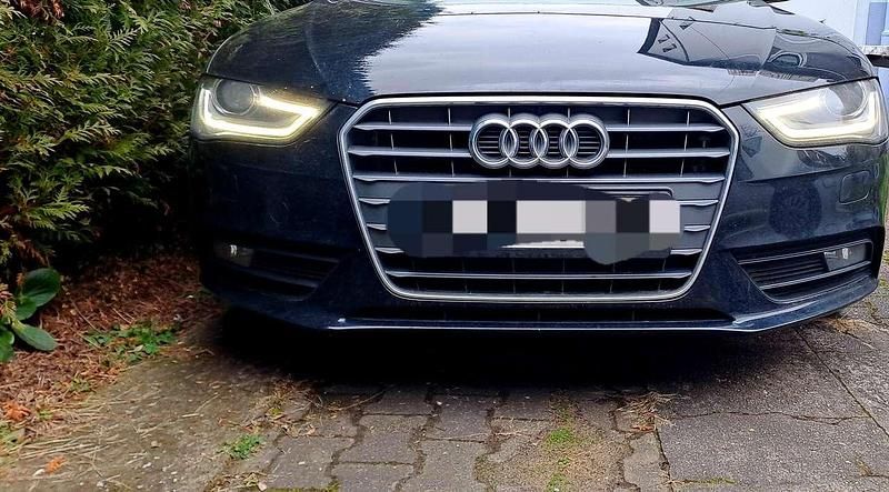 Schwarz Gebraucht 2013 Audi A4 Attraction Kombi | 9.800 € (Etwas zu teuer) - Bild 1/4